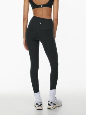 Aritzia Golden SOFTWHIP™ NEW CHEEKY HI-RISE LEGGING in Melange Black